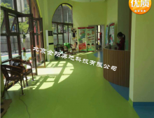 地板施工 指南：強(qiáng)化地板與防靜電地板施工工藝